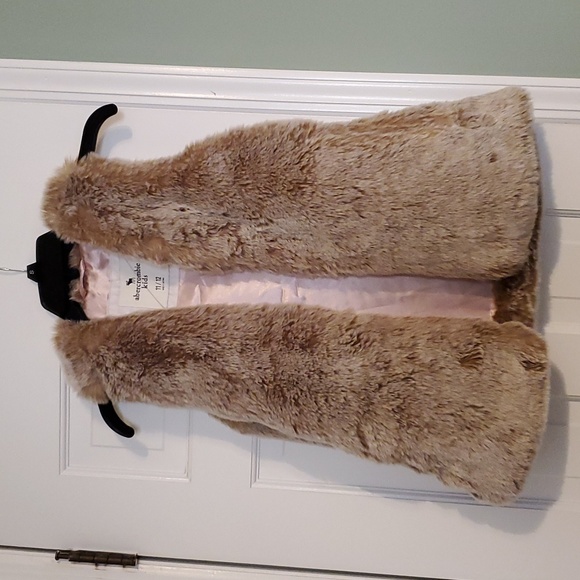 abercrombie kids Other - Abercrombie Kids Fake Fur Vest